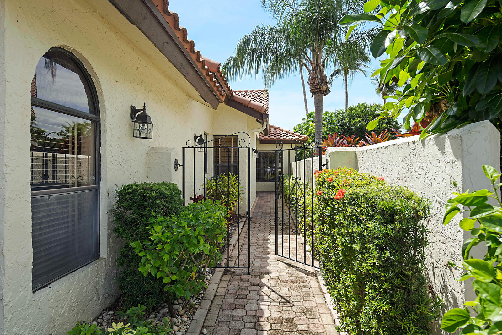 22544 Esplanada Circle Boca Raton, FL 33433 - Photo 2 of 33 02_22544_Esplanada_Circle__29_of_33 (1)_