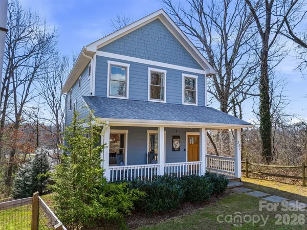 $575,000 | 221 Courtland Place, Asheville, NC 28801