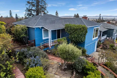 a view of a house with a yard and plants