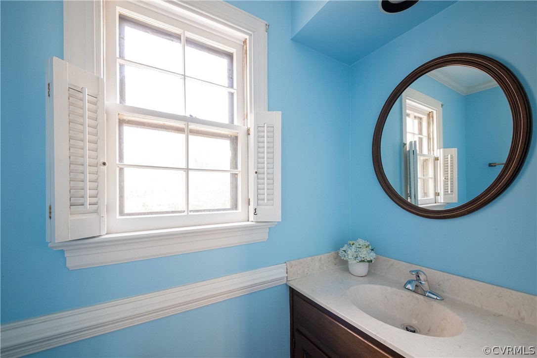 10649 Ramshorn Road Midlothian, VA 23113 - Photo 26 of 50 Half bath off of laundry room.