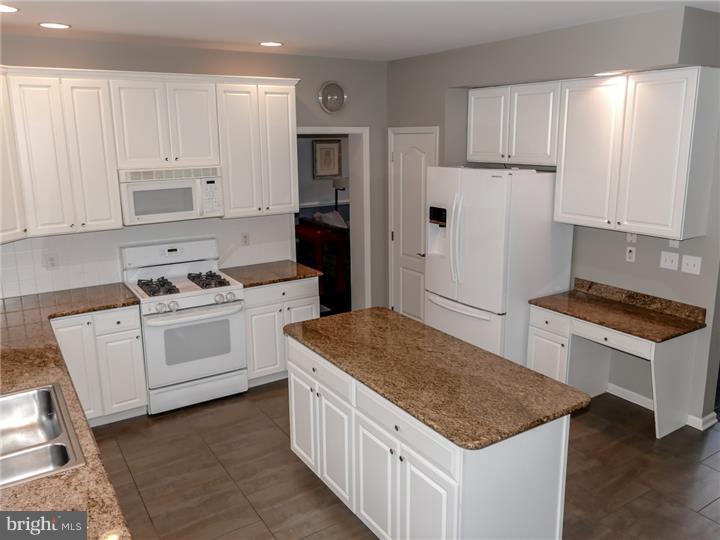 124 Hope Road Holland, PA 18966 - Photo 10 of 25 Kitchen