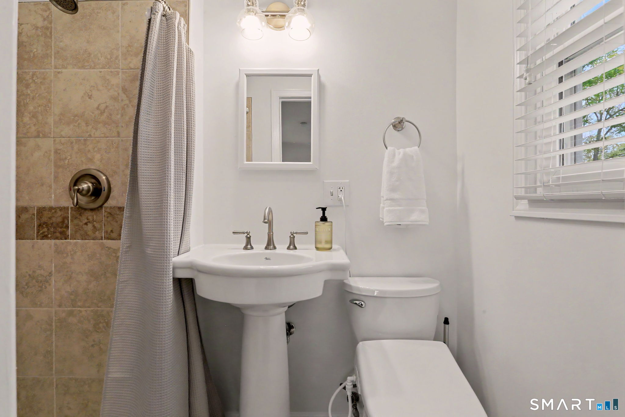 147 Berrian Road Stamford, CT 06905 - Photo 26 of 40