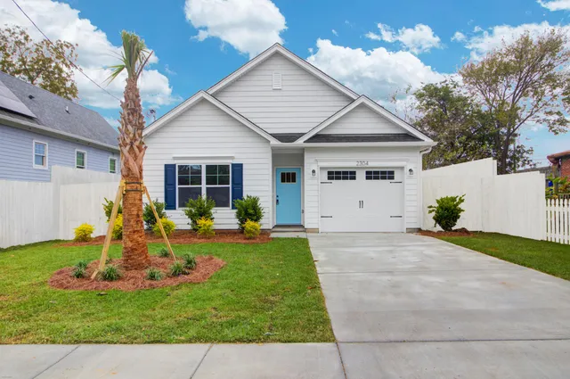 $2,850 | 2304 Delano Street, Charleston, SC 29405