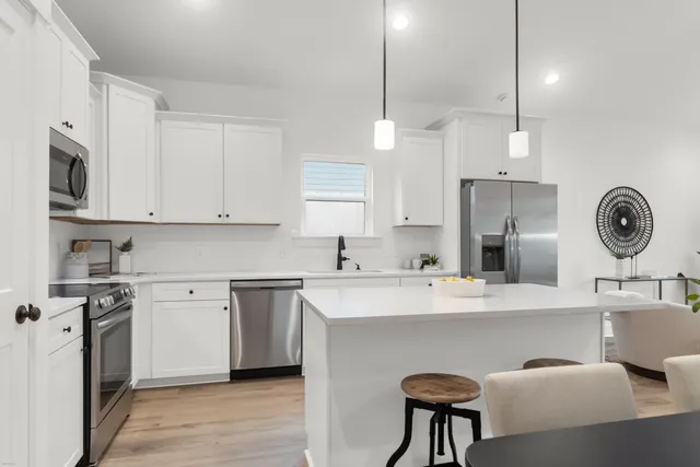 $2,850 | 2304 Delano Street, Charleston, SC 29405