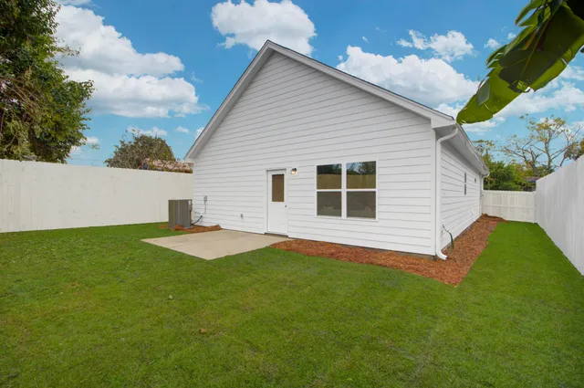 $2,850 | 2304 Delano Street, Charleston, SC 29405