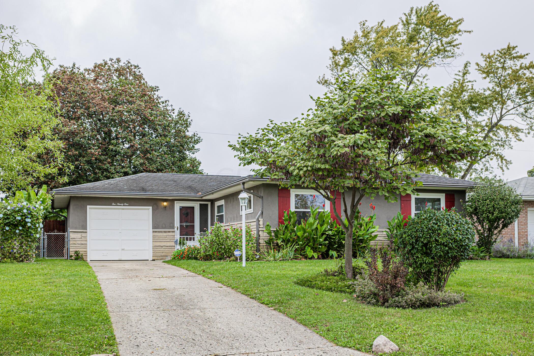 1091 Chestershire Road Columbus, OH 43204 - Photo 1 of 58