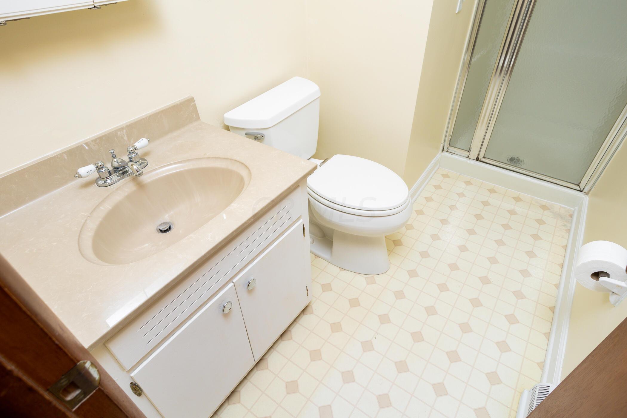 1091 Chestershire Road Columbus, OH 43204 - Photo 36 of 58