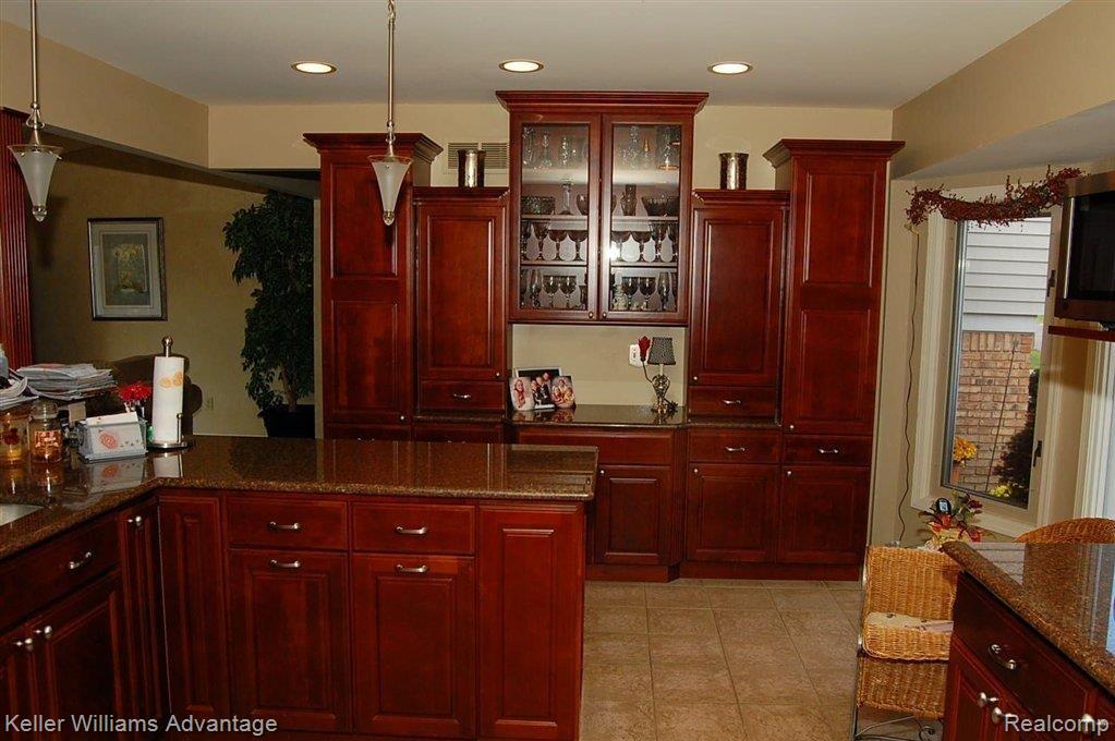 35231 Lancashire Road Livonia, MI 48152 - Photo 5 of 21 GRANITE COUNTERS