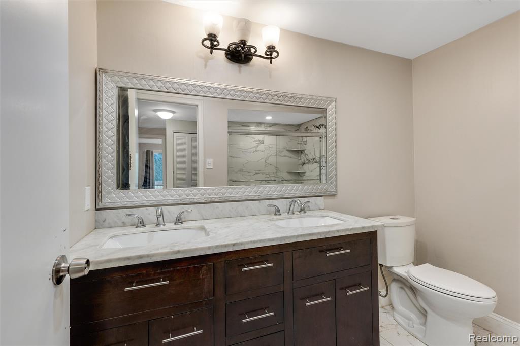 2505 Rambling Way Bloomfield Hills, MI 48302 - Photo 13 of 21