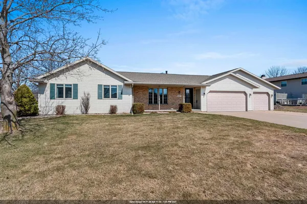 $374,800 | 2817 Oslo Drive, Green Bay, WI 54311