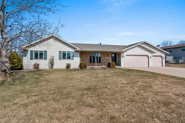 $374,800 | 2817 Oslo Drive, Green Bay, WI 54311
