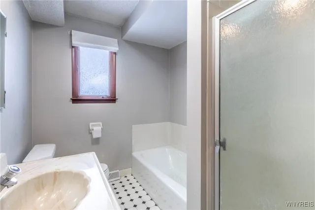 $2,000 | 194 Boncroft Drive, West Seneca, NY 14224