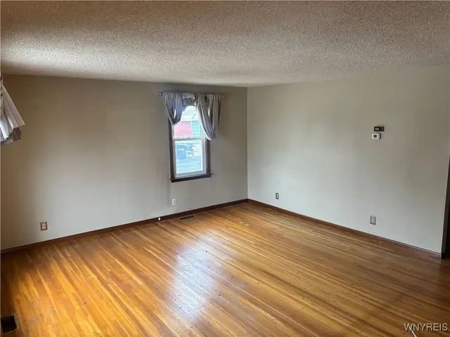 $2,000 | 194 Boncroft Drive, West Seneca, NY 14224