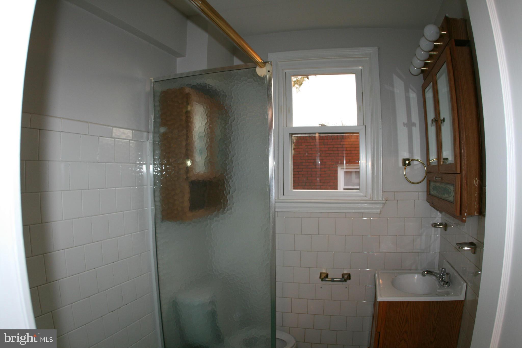 3658 Clarenell Road Baltimore, MD 21229 - Photo 18 of 25 Bath