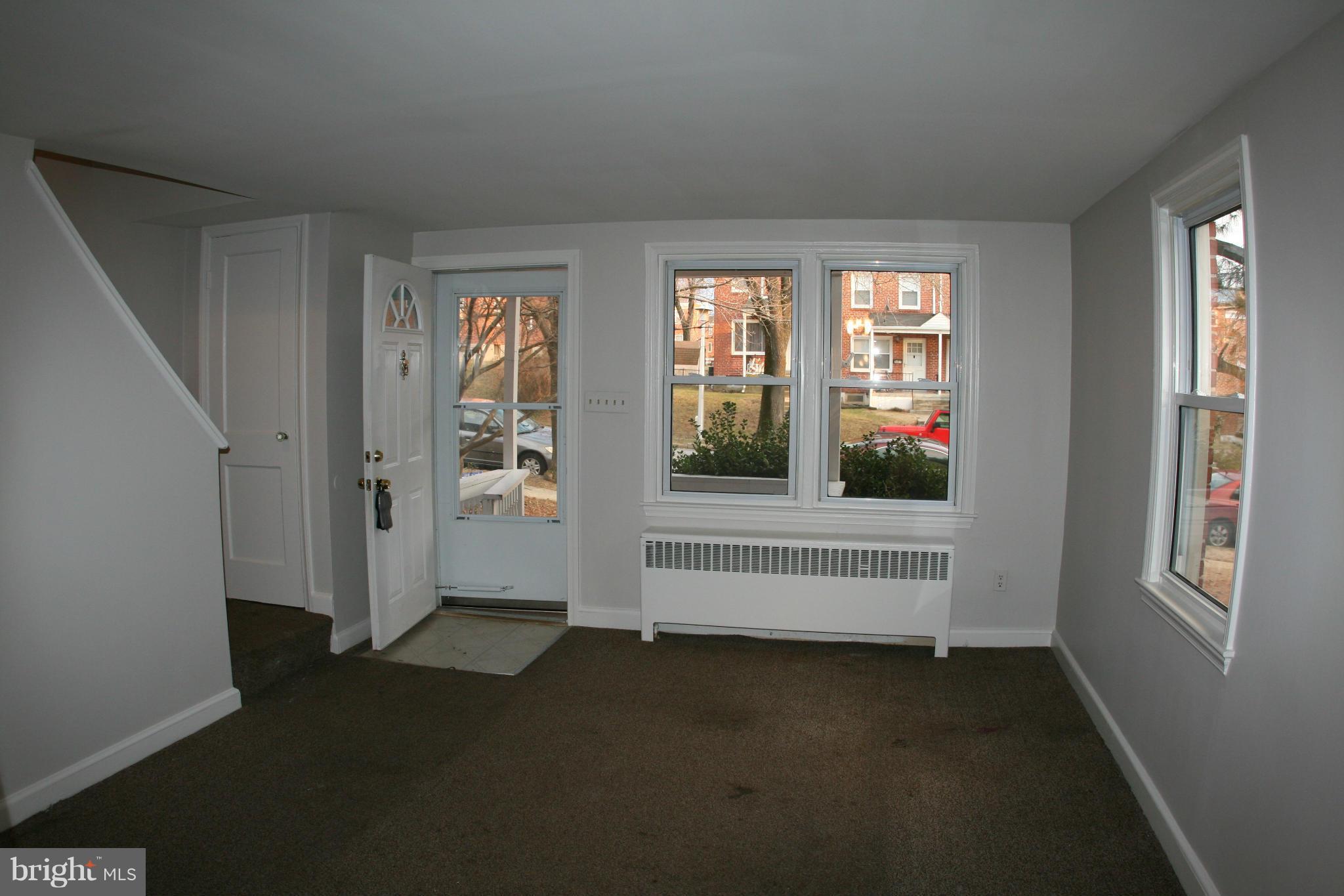 3658 Clarenell Road Baltimore, MD 21229 - Photo 4 of 25 Living Room