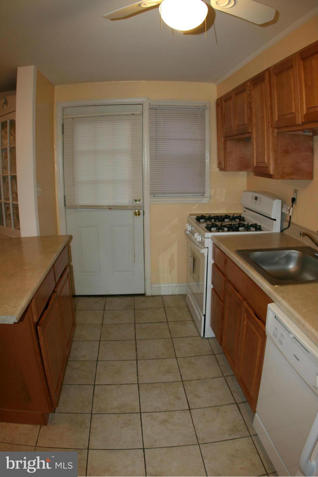 3658 Clarenell Road Baltimore, MD 21229 - Photo 10 of 25 Kitchen