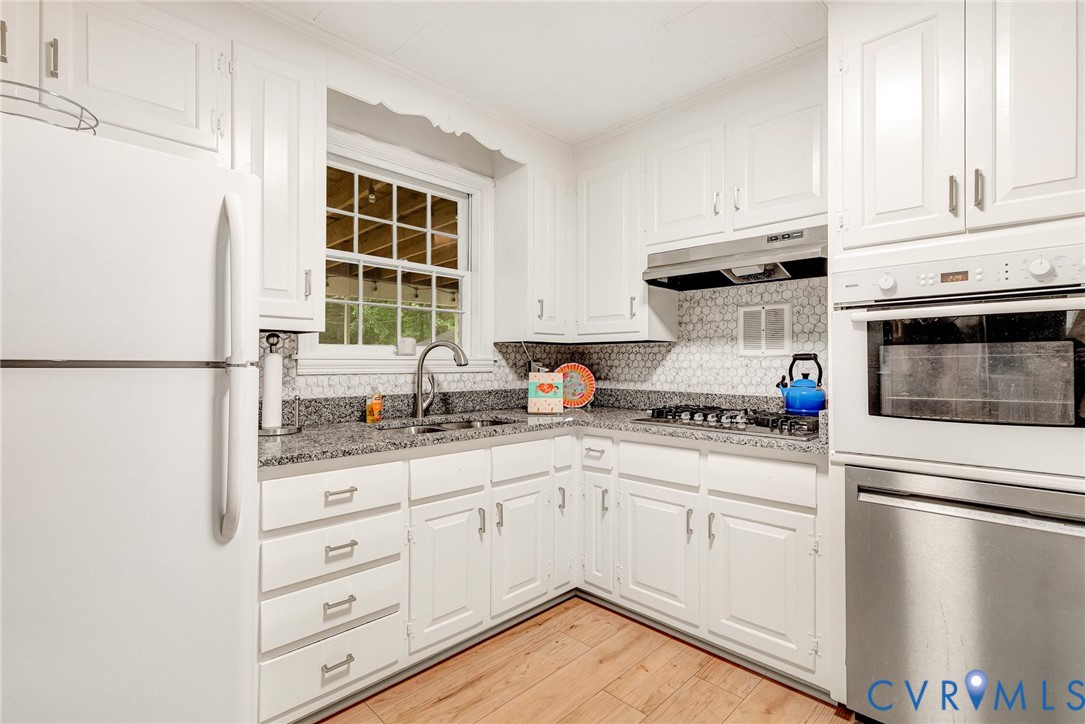 1902 Dresden Road Henrico, VA 23229 - Photo 14 of 37 The kitchen has new granite countertops, cabinet h