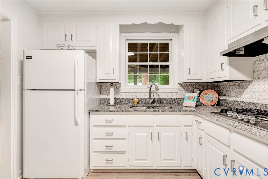 1902 Dresden Road Henrico, VA 23229 - Photo 15 of 37 The kitchen window looks through the screened-in p