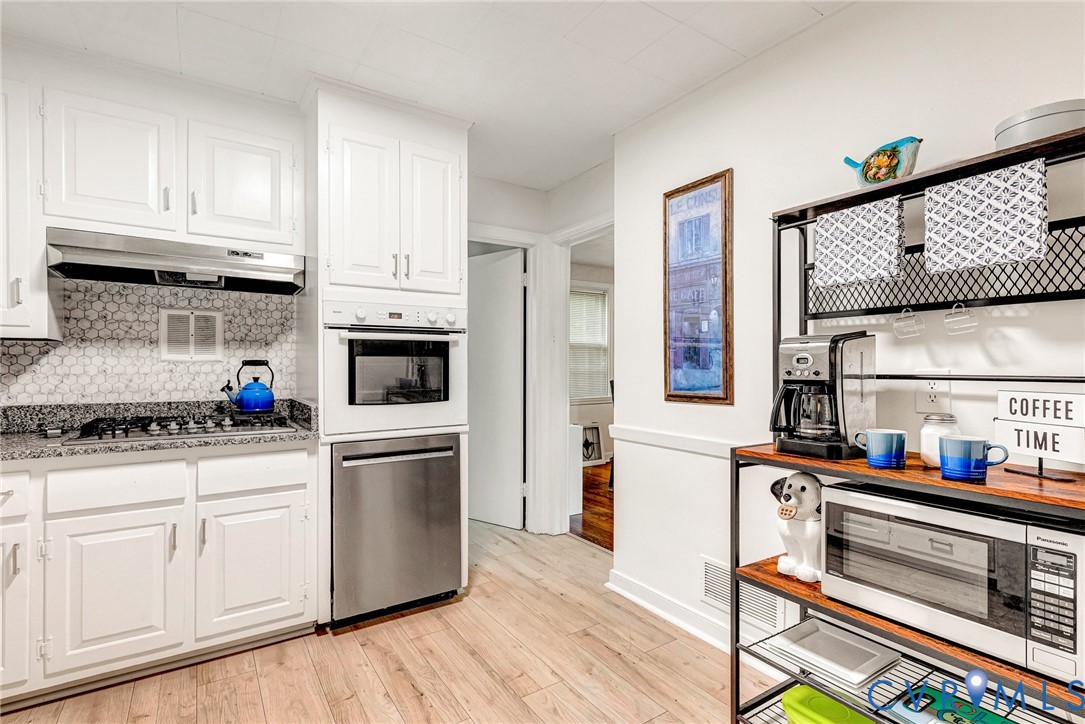 1902 Dresden Road Henrico, VA 23229 - Photo 16 of 37 Enjoy cooking on a gas cooktop and baking in an el