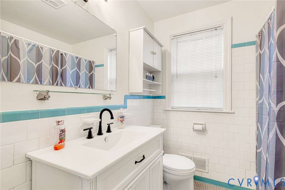 1902 Dresden Road Henrico, VA 23229 - Photo 19 of 37 Hall bath with a new vanity and a tub and shower c