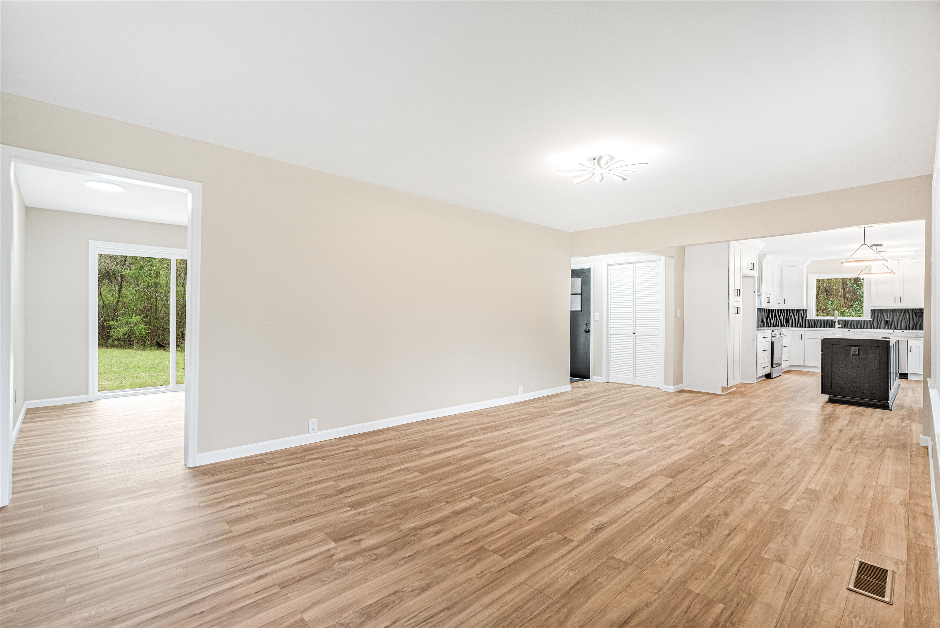 5944 County Rd S-22-6 Georgetown, SC 29440 - Photo 4 of 38