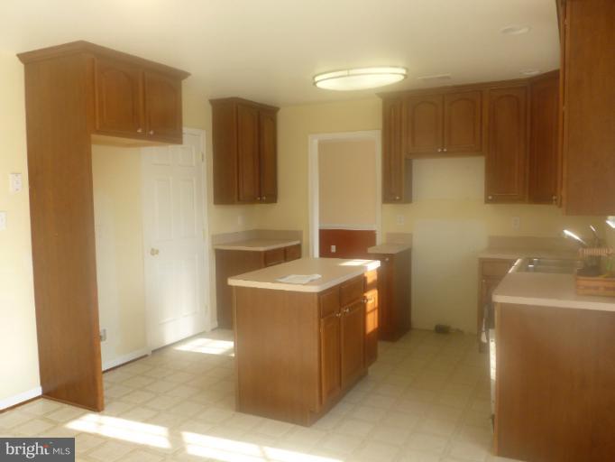 104 Ridge View Drive Berkeley Springs, WV 25411 - Photo 17 of 26 Kitchen