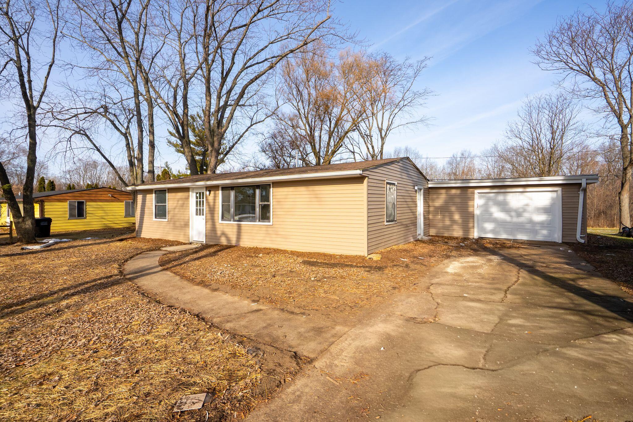 10314 Root River Drive, Caledonia - Exte