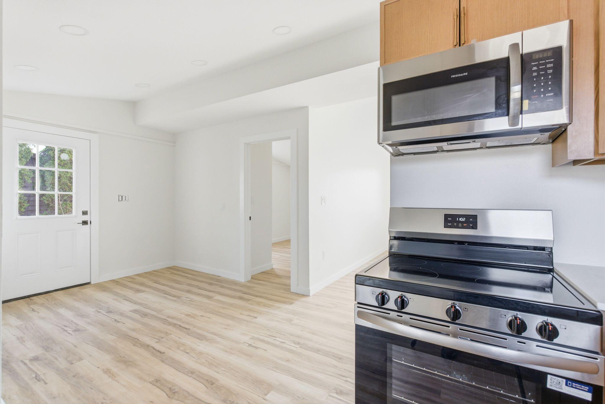 10314 Root River Drive Caledonia, WI 53108 - Photo 11 of 23 10314 Root River Drive, Caledonia - Inte