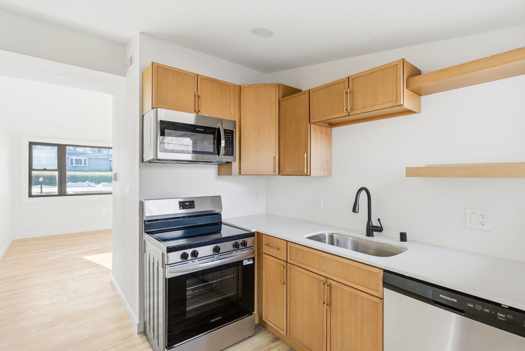 10314 Root River Drive Caledonia, WI 53108 - Photo 15 of 23 10314 Root River Drive, Caledonia - Inte