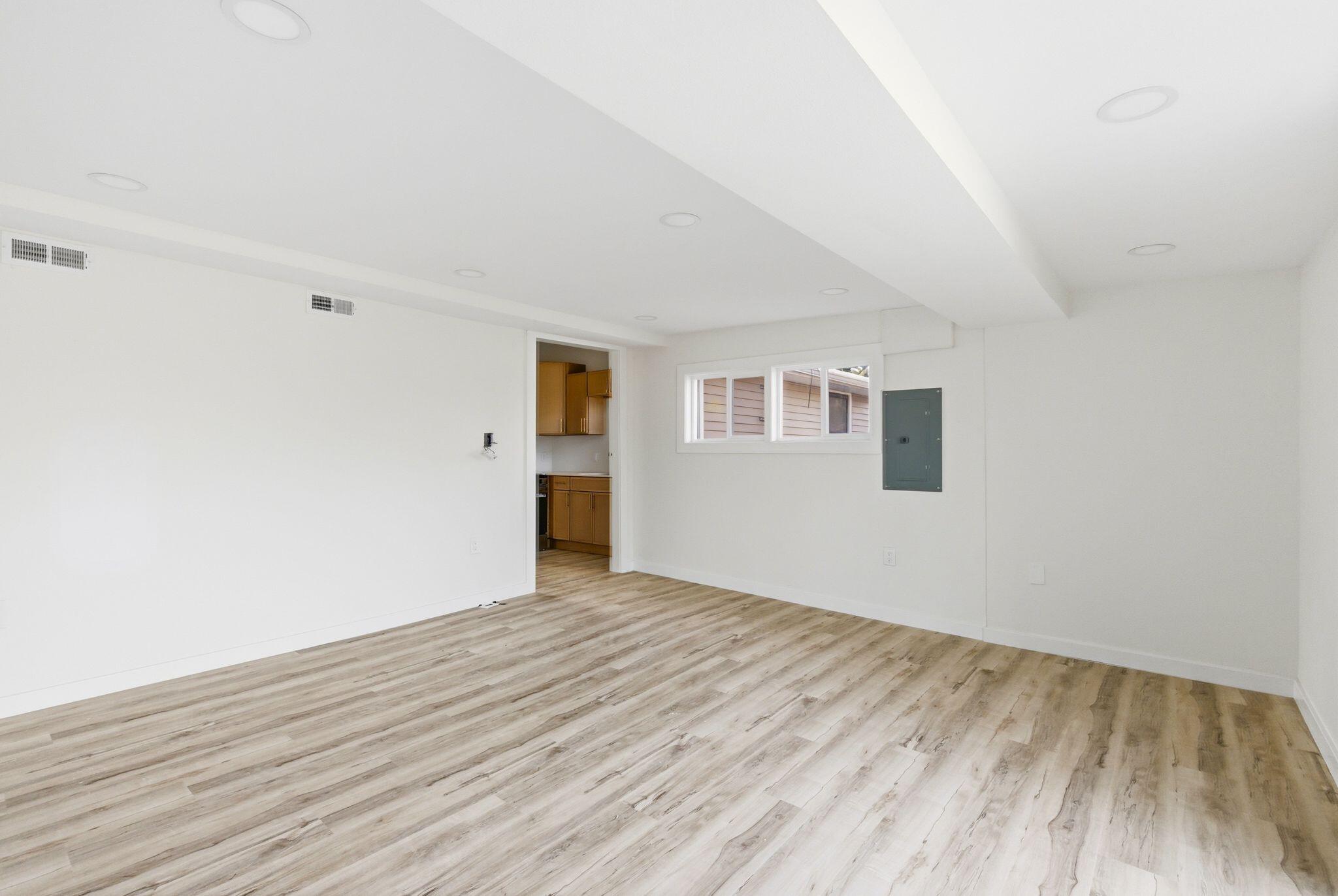 10314 Root River Drive Caledonia, WI 53108 - Photo 16 of 23 10314 Root River Drive, Caledonia - Inte