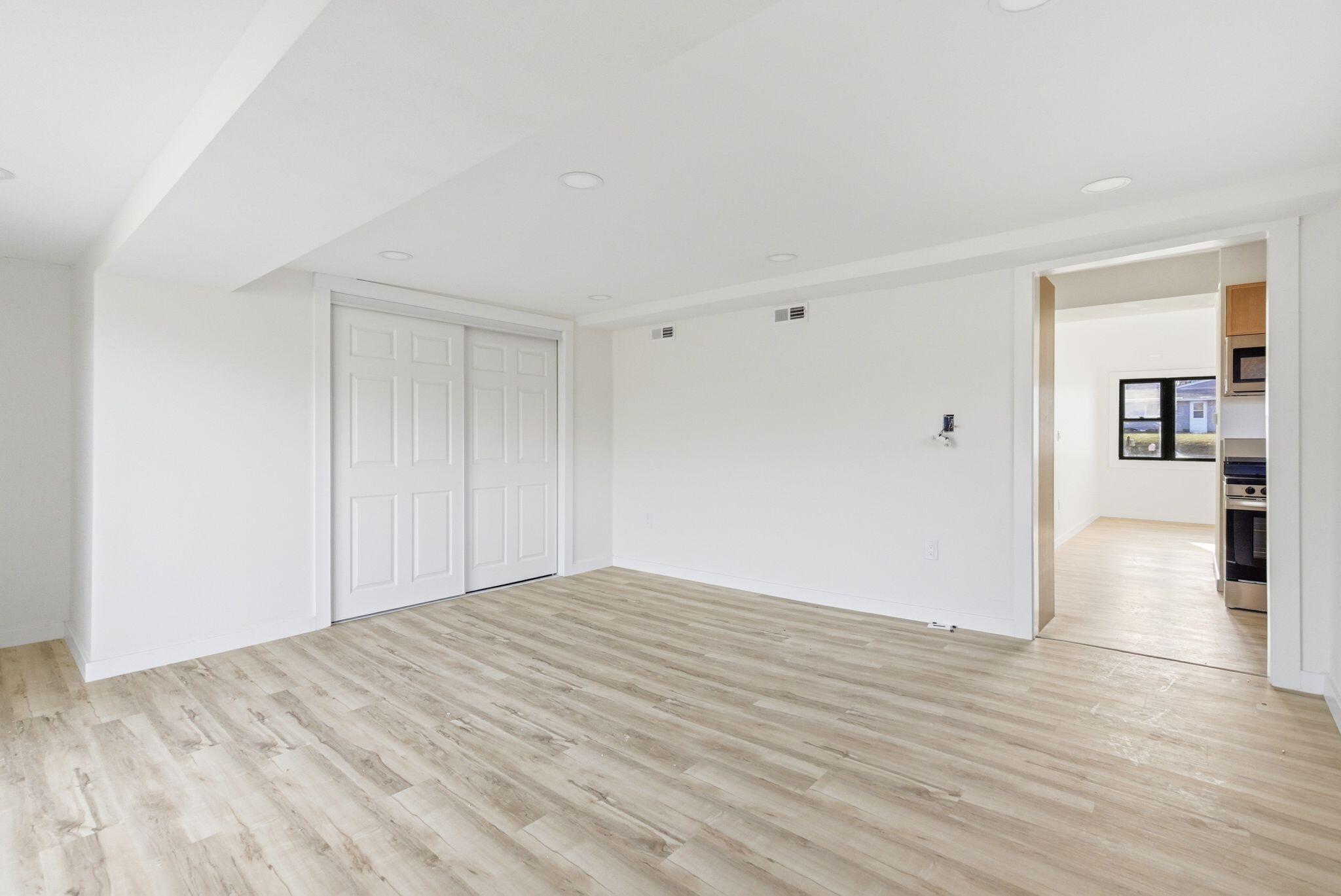 10314 Root River Drive Caledonia, WI 53108 - Photo 18 of 23 10314 Root River Drive, Caledonia - Inte