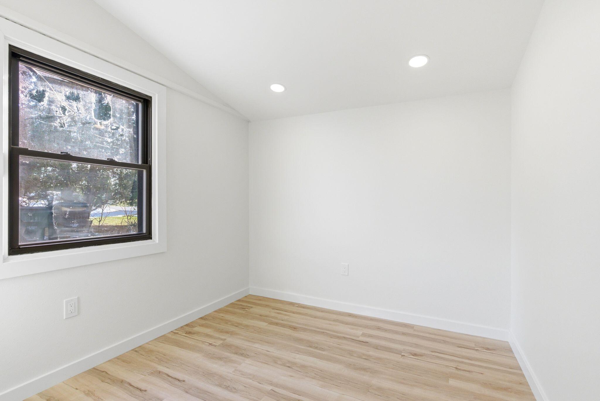 10314 Root River Drive Caledonia, WI 53108 - Photo 19 of 23 10314 Root River Drive, Caledonia - Inte