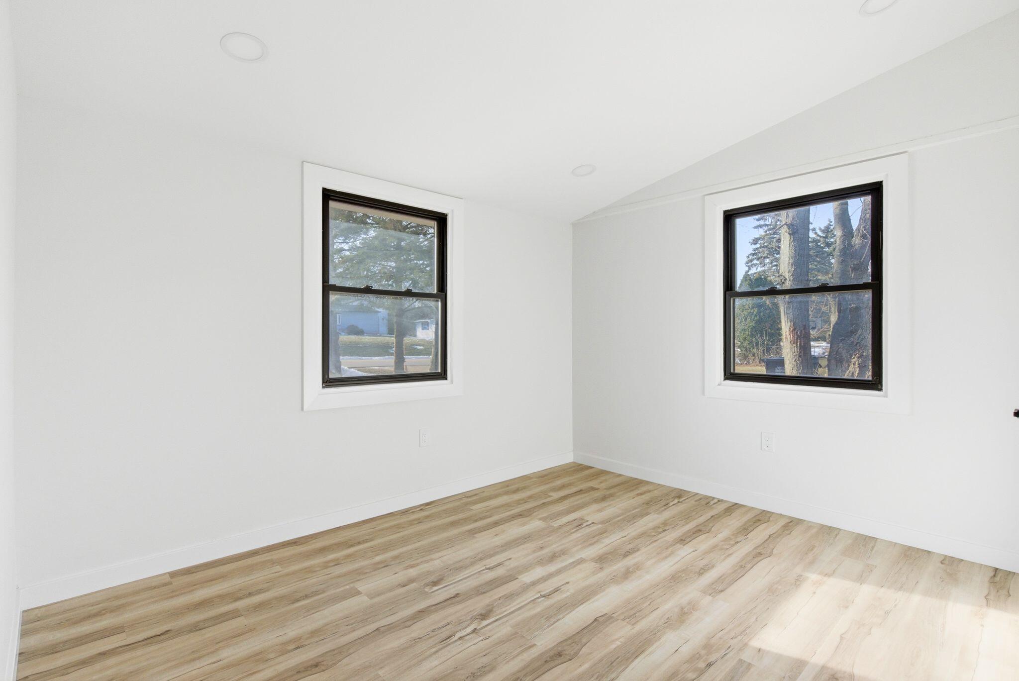 10314 Root River Drive Caledonia, WI 53108 - Photo 20 of 23 10314 Root River Drive, Caledonia - Inte