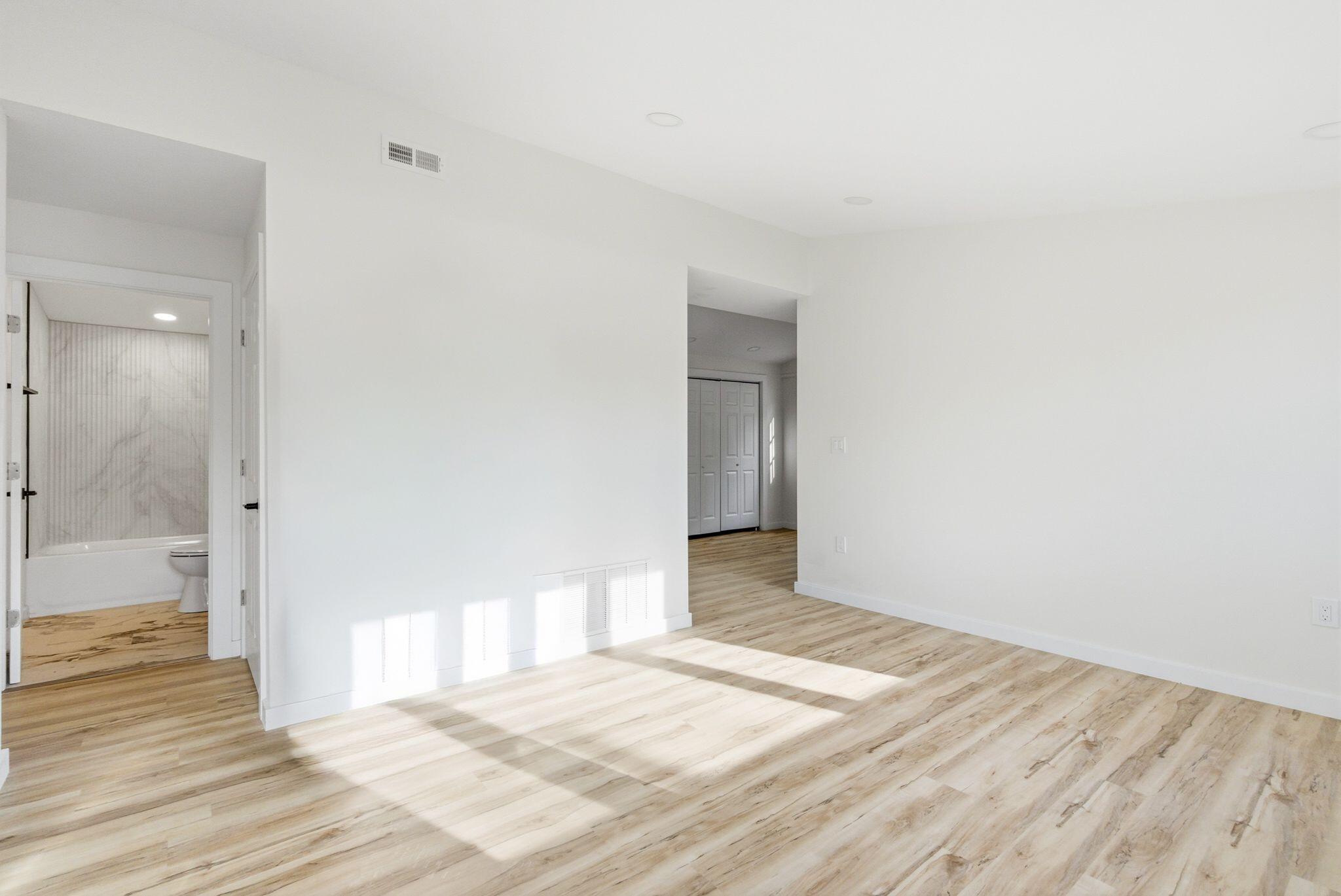 10314 Root River Drive Caledonia, WI 53108 - Photo 7 of 23 10314 Root River Drive, Caledonia - Inte