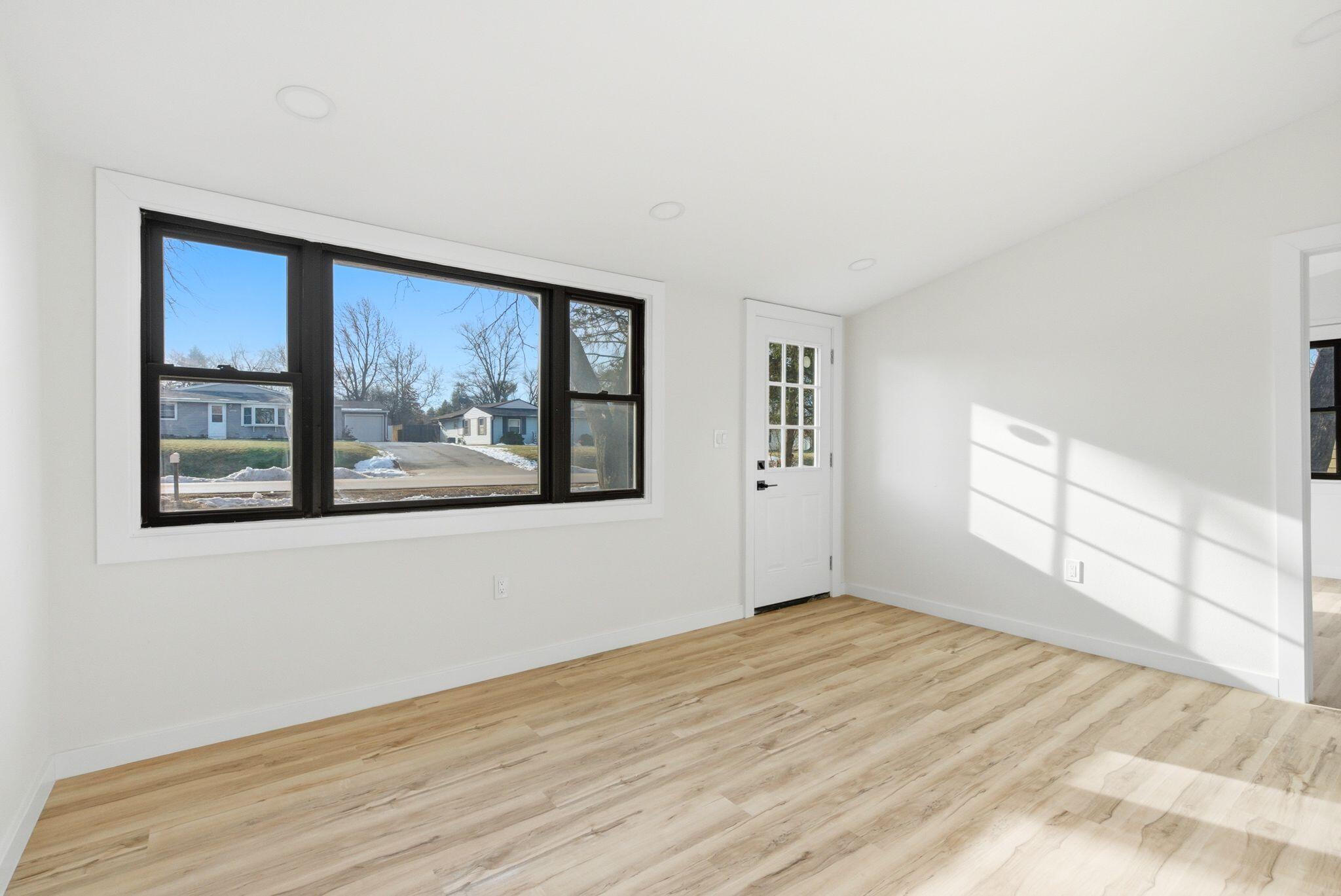 10314 Root River Drive Caledonia, WI 53108 - Photo 8 of 23 10314 Root River Drive, Caledonia - Inte