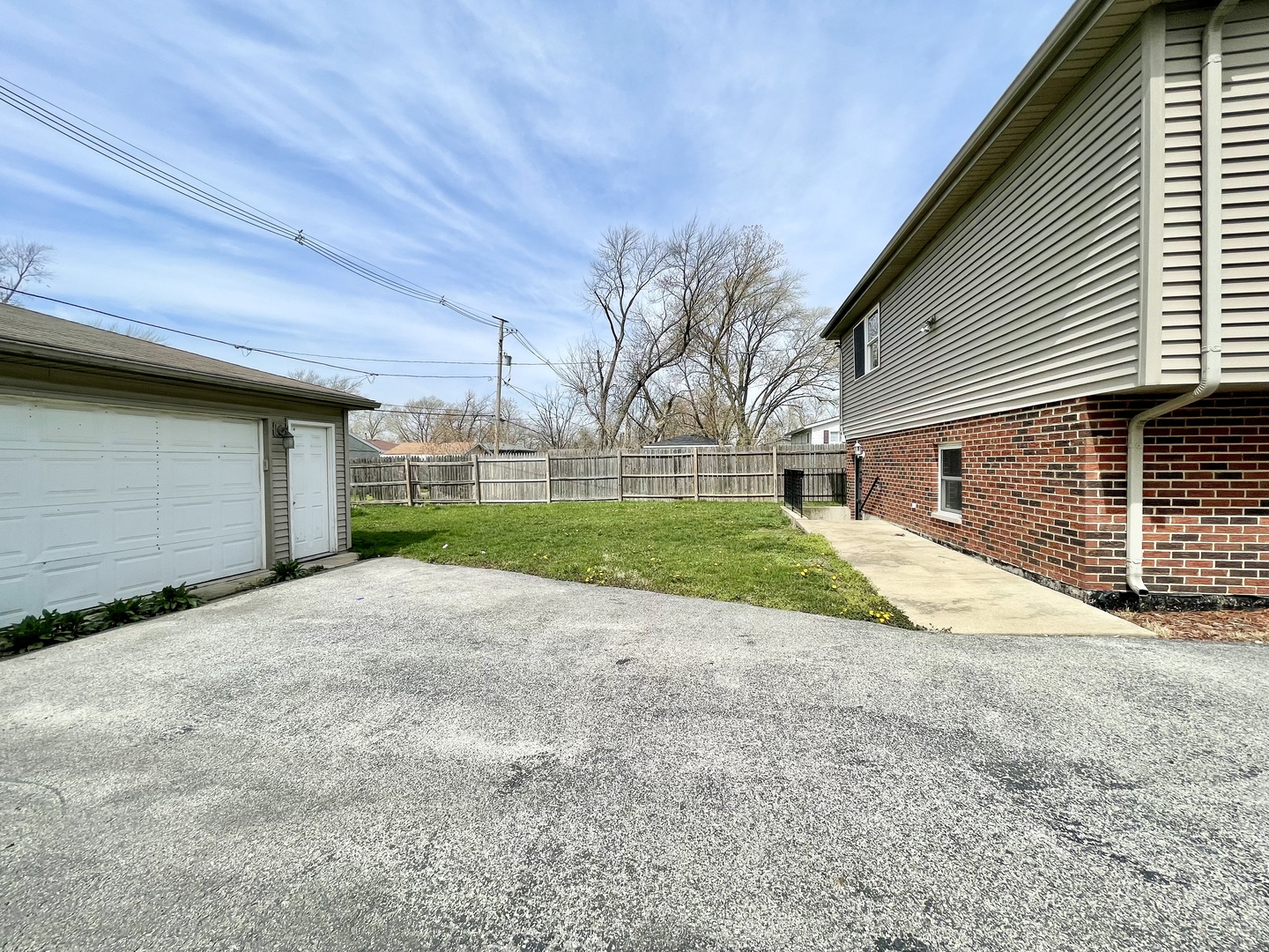 15334 Birch Road Markham, IL 60428 - Photo 3 of 28 Gallery Image 3