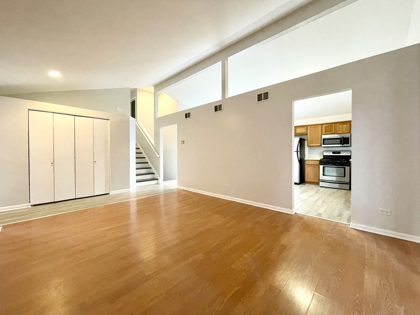 15334 Birch Road Markham, IL 60428 - Photo 8 of 28 Gallery Image 8