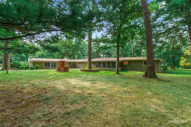 a view of a yard in front of house