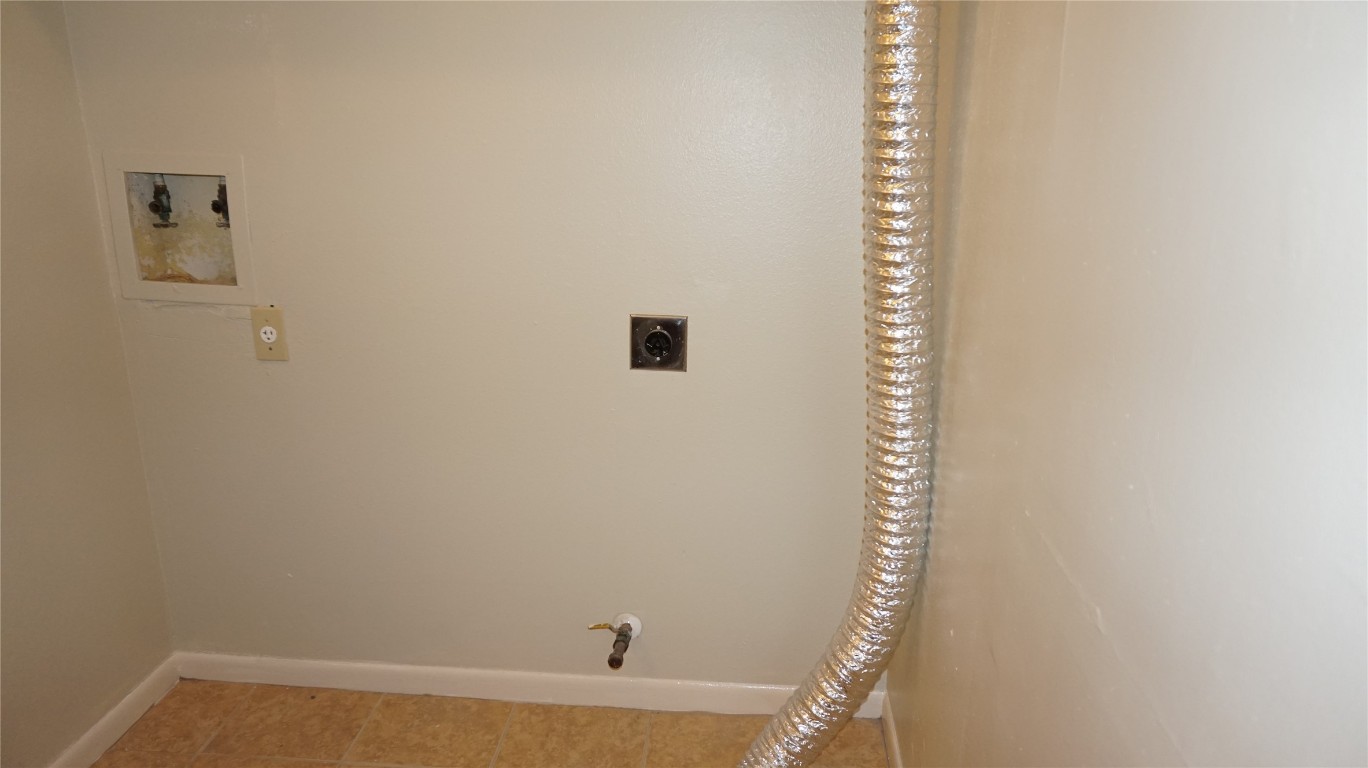 9217 Carousel Lane Houston, TX 77080 - Photo 20 of 38