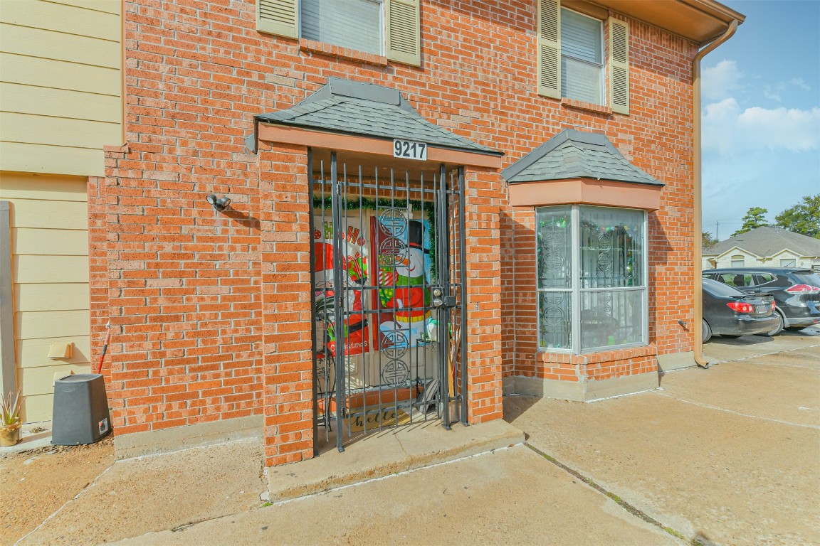 9217 Carousel Lane Houston, TX 77080 - Photo 5 of 38 a view of a brick house with a large windows