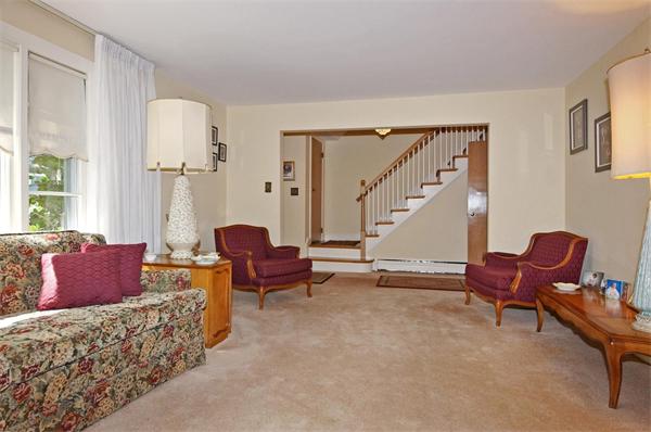 31 Craftsland Road Brookline, MA 02467 - Photo 3 of 20