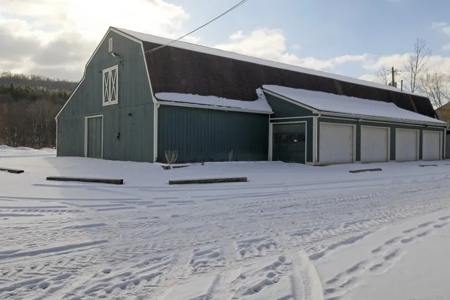 $3,080 | 2001 Hawleyton Road, Binghamton, NY 13903