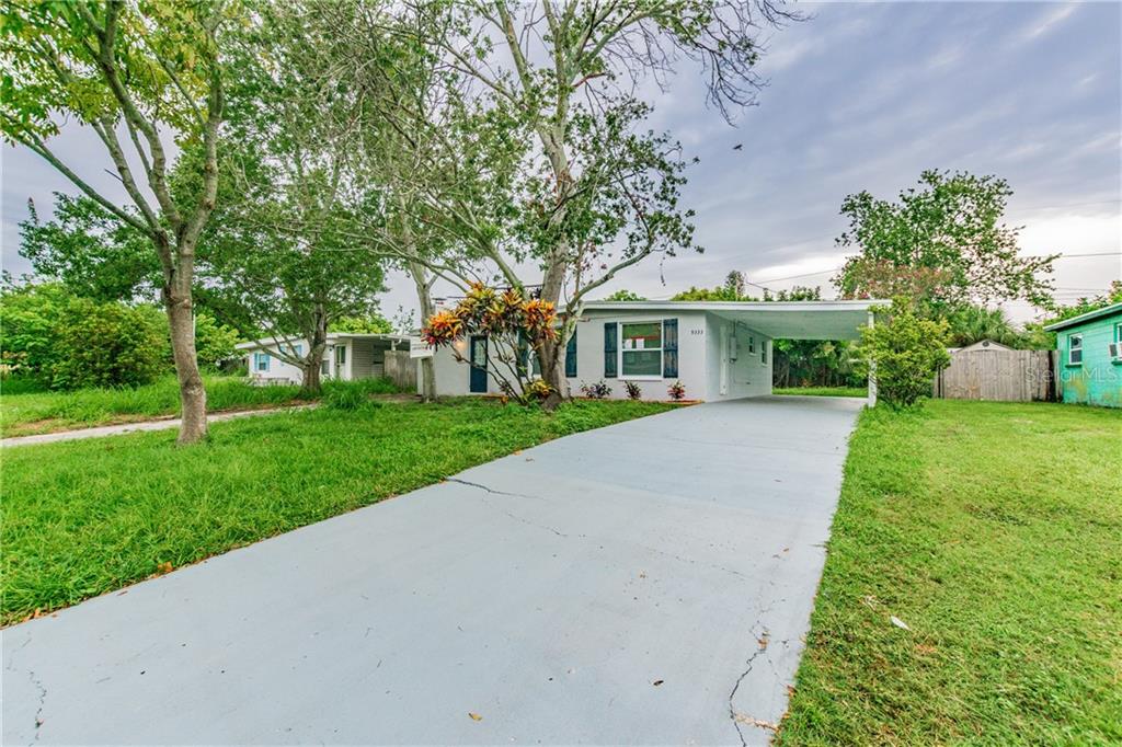 a view of house with a yard