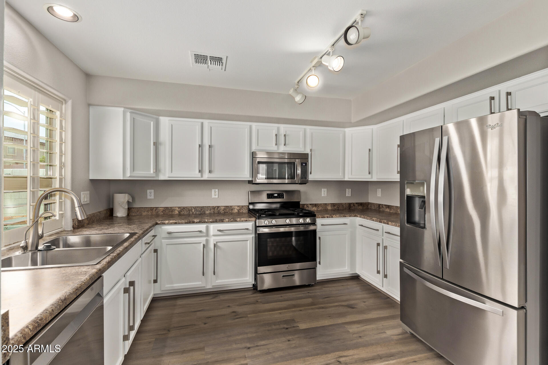 2438 West Via Dona Road Phoenix, AZ 85085 - Photo 3 of 22 18 Via Dona