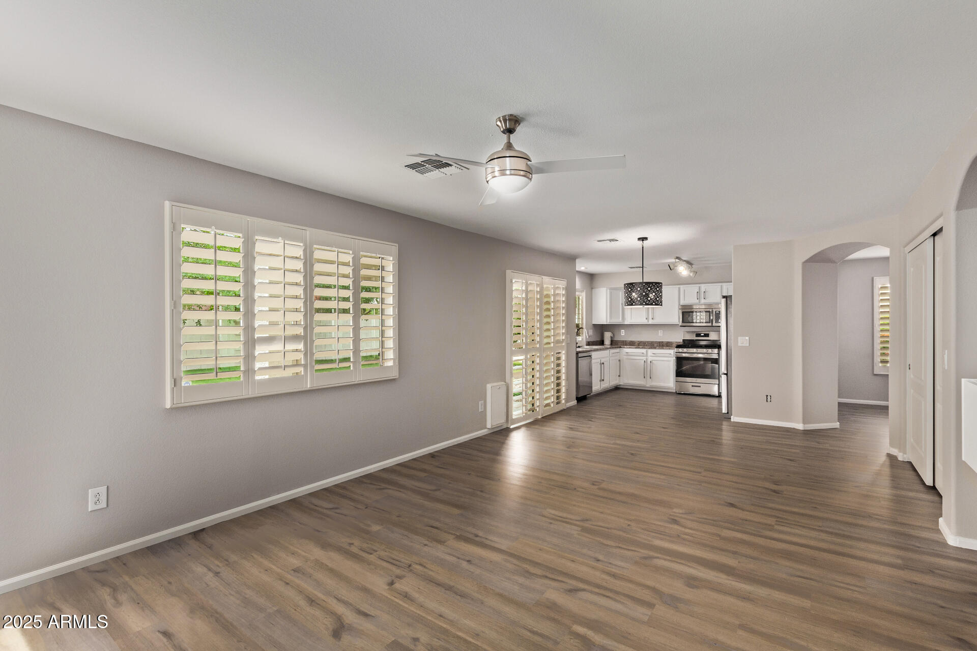 2438 West Via Dona Road Phoenix, AZ 85085 - Photo 4 of 22 16 Via Dona