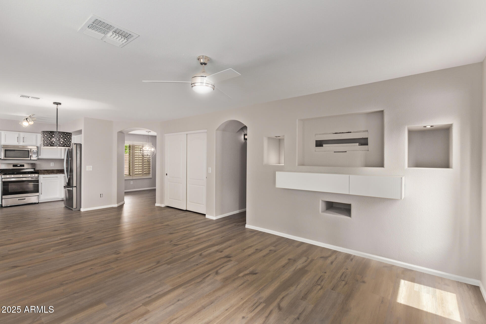 2438 West Via Dona Road Phoenix, AZ 85085 - Photo 5 of 22 15 Via Dona