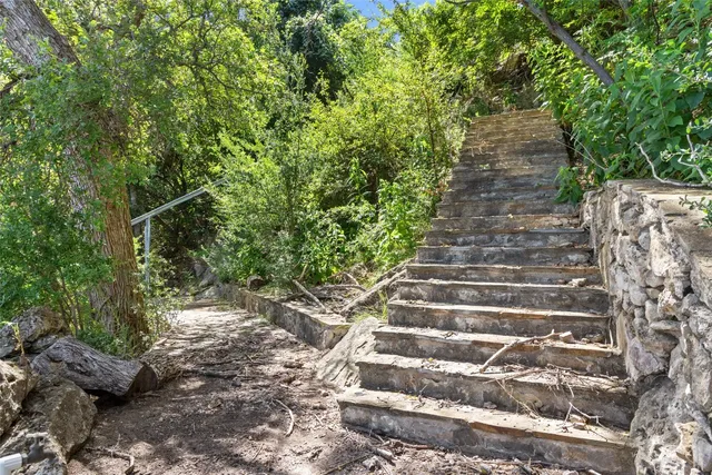 a view of pathway with yard