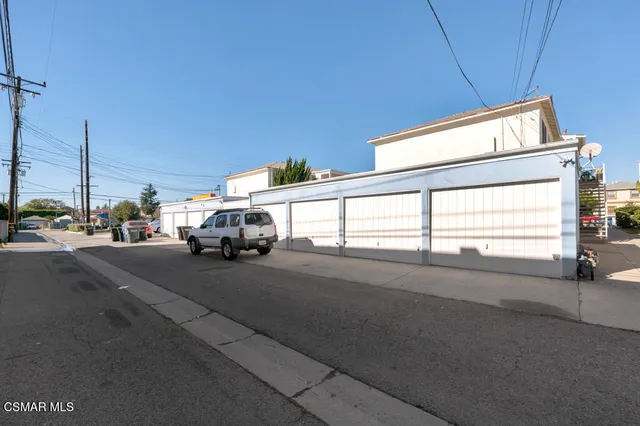 a view of parking area