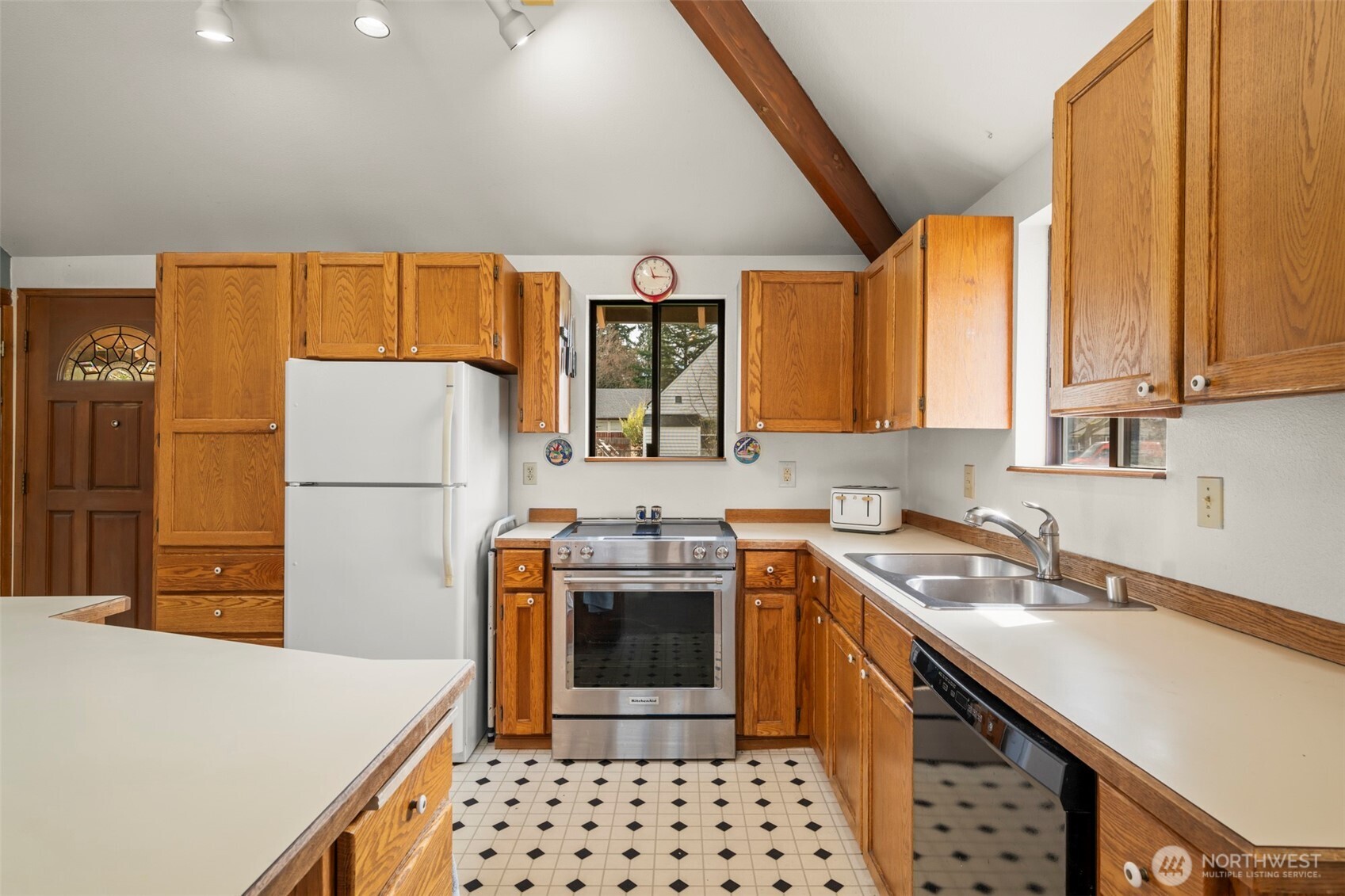 2007 East 15th Street Bremerton, WA 98310 - Photo 3 of 29