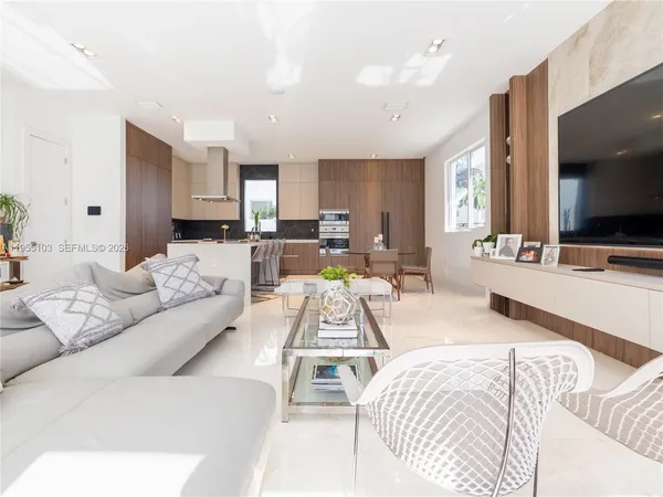 $3,399,000 | 7451 Northwest 103rd Court, Doral, FL 33178